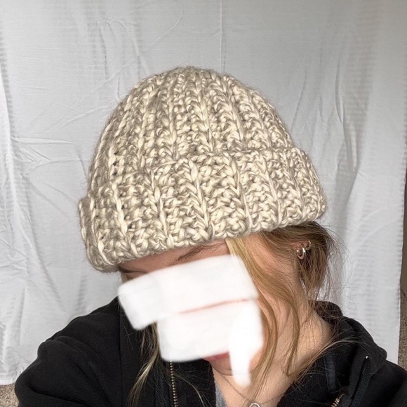 Handmade Beige and Cream Wool Beanie - Picture 4 of 5